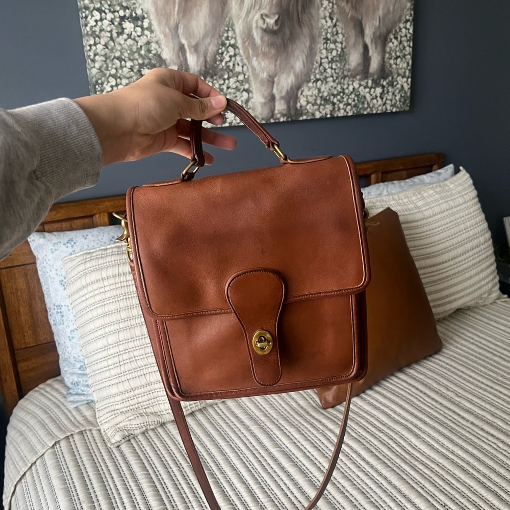 Vintage Coach 5130 Station Bag
British Tan